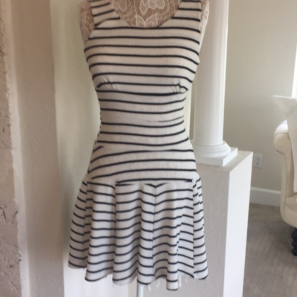 Fun & flare zipper back dress